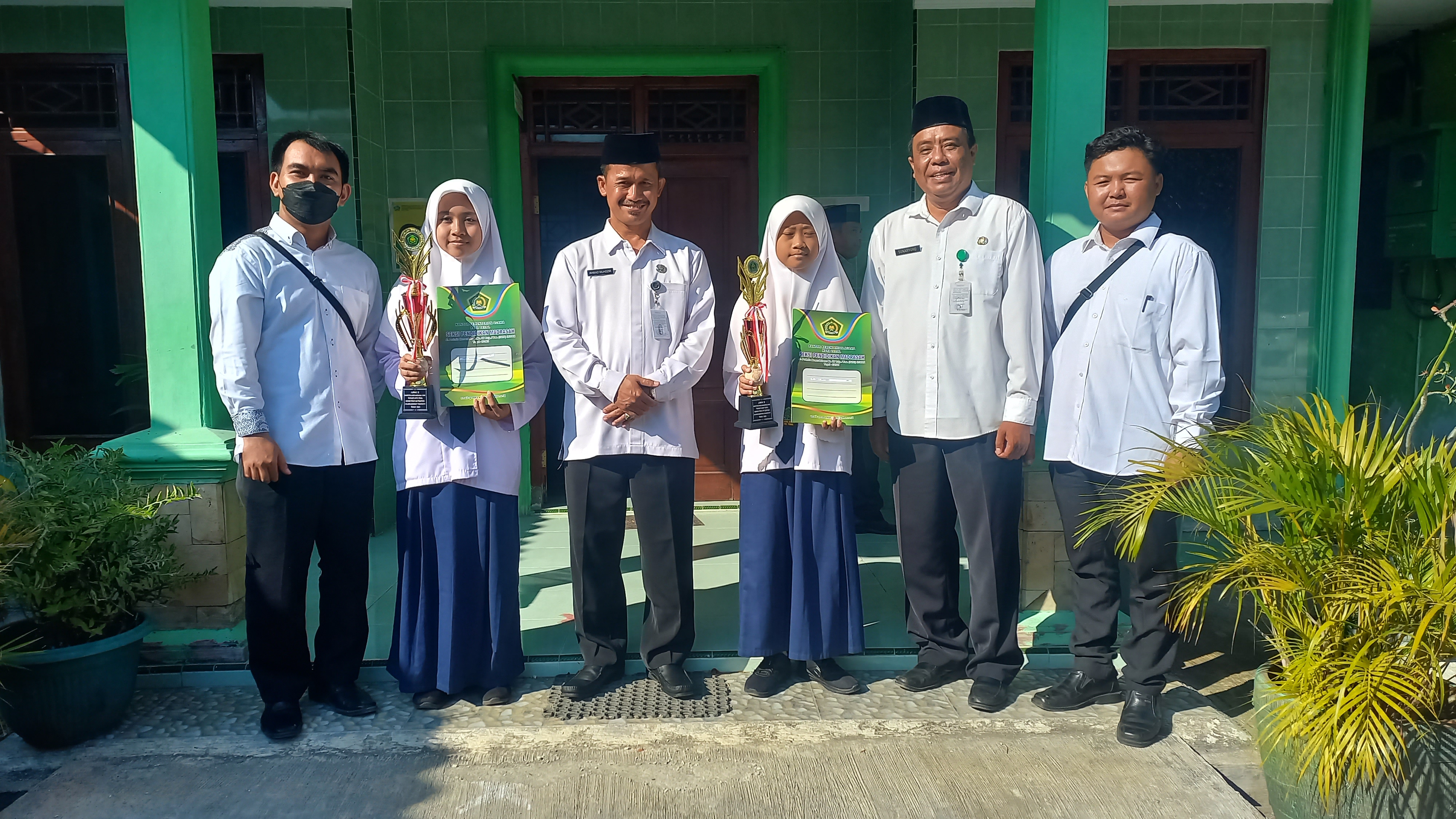 MTs Model Ihsaniyah berhasil mendapatkan 2 kategori Juara